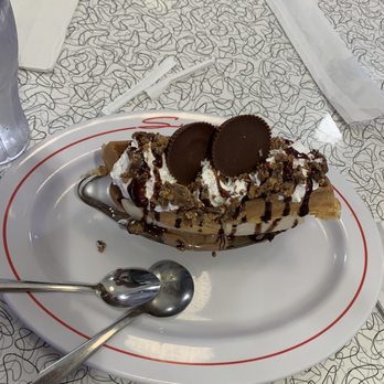 Sunliner Diner - King of Splits - Diners Near Me - Pigeon Forge, Tennessee Sunliner Diner - King of Splits - Diners Near Me - Pigeon Forge, Tennessee
