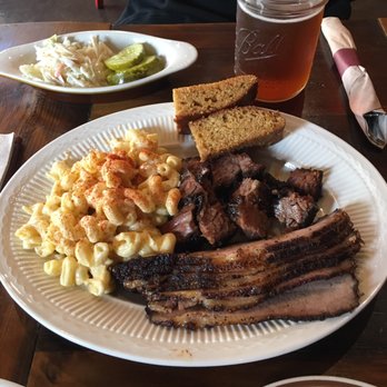 Butcher Bar - Gimmie the beef platter with mac n cheese - Barbeque Near Me - Astoria, New York Butcher Bar - Gimmie the beef platter with mac n cheese - Barbeque Near Me - Astoria, New York