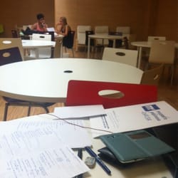 Biblioteca María Zambrano - Los interiores de la sala de grupo en la Zambrano.