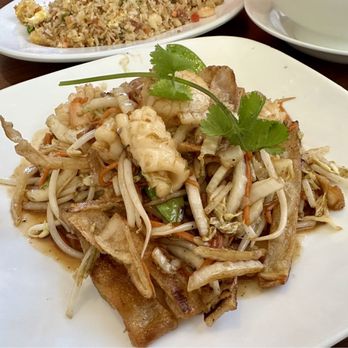 Luong Loi - Pan fried seafood noodles - Vietnamese Near Me - Wheaton, Illinois