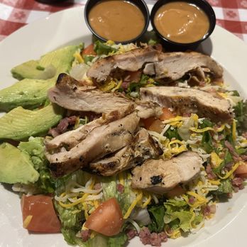 Riscky's BBQ - Chicken Club Salad - Barbeque Near Me - Fort Worth, Texas Riscky's BBQ - Chicken Club Salad - Barbeque Near Me - Fort Worth, Texas
