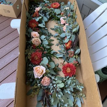 Morningside Florist - Table runner - Florists Near Me - Rancho Cordova, California Morningside Florist - Table runner - Florists Near Me - Rancho Cordova, California