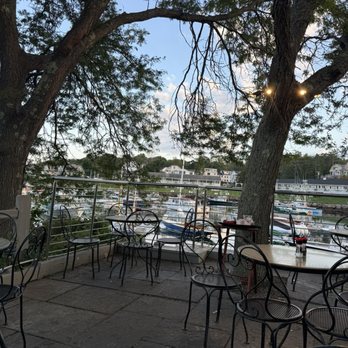 Barnacle Billy's - Outdoor patio - Seafood Near Me - Ogunquit, Maine