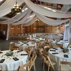 Roca Ridge Events - Guest tables, decorated by Roca Ridge Events and rented table linens.