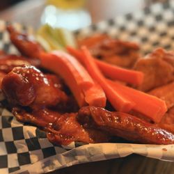Rookies Restaurant & Sports Bar - Rookies hot wings