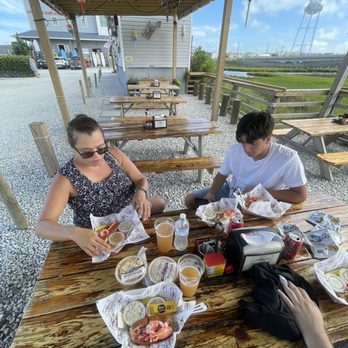 Maine Lobstah Shack - Seating area. - Seafood Near Me - Surf City, North Carolina Maine Lobstah Shack - Seating area. - Seafood Near Me - Surf City, North Carolina