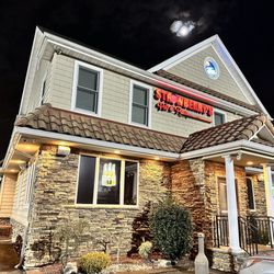 Strawberry's Pub & Pizza - Exterior