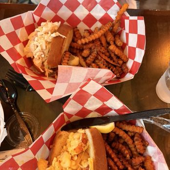 Yankee Lobster - Hot and cold roll - Seafood Markets Near Me - Boston, Massachusetts Yankee Lobster - Hot and cold roll - Seafood Markets Near Me - Boston, Massachusetts