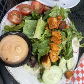 5 Mile House - This is the side salad that comes FREE with the entree!! Truly incredible!!! - Beer Bar Near Me - Nevada City, California