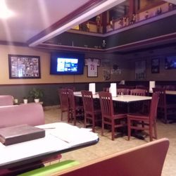 Sam's Pizza - Quiet for a Monday at 9:07pm.