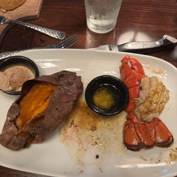 LongHorn Steakhouse - The 4oz lobster in the shell, very pitiful - Steakhouses Near Me - North Canton, Ohio