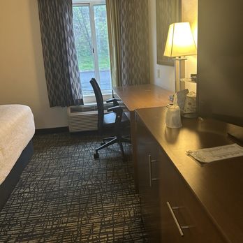 La Quinta by Wyndham Morgantown - Our room - Hotels Near Me - Westover, West Virginia La Quinta by Wyndham Morgantown - Our room - Hotels Near Me - Westover, West Virginia