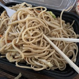 Chicken lo mein Chicken lo mein