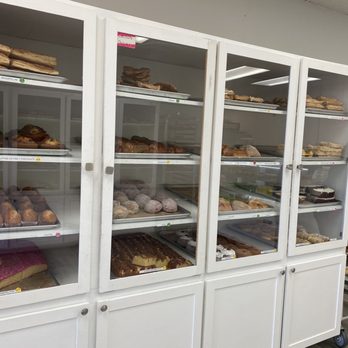 Panaderia La Jalisience - 6/26/22 Very clean inside. Make sure to ask for the tray and tongs. - Bakeries Near Me - Woodland, California Panaderia La Jalisience - 6/26/22 Very clean inside. Make sure to ask for the tray and tongs. - Bakeries Near Me - Woodland, California