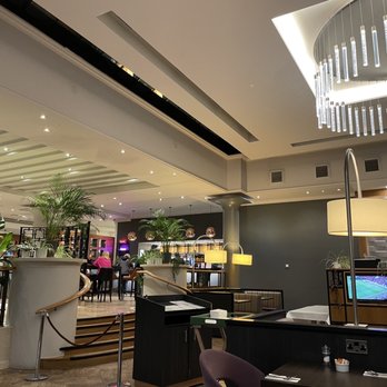 Crowne Plaza Restaurant - Dining room - Restaurants Near Me - Reading