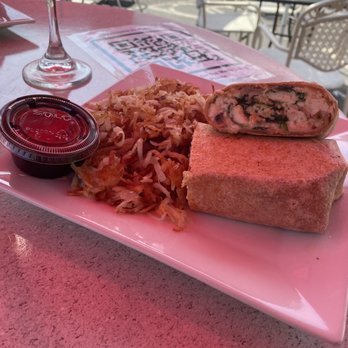 Puffin's Restaurant - Healthy wrap - New American Near Me - Millbury, Massachusetts