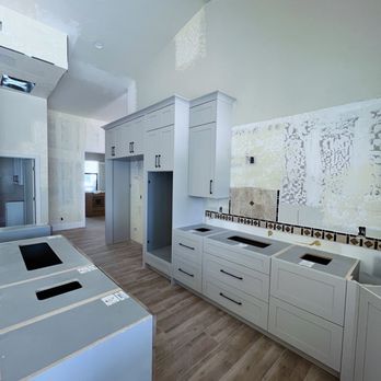 Dream Big Renovations - Frameless cabinets with shaker style doors and drawers and full height crown molding - Cabinetry Near Me - Glendale, Arizona Dream Big Renovations - Frameless cabinets with shaker style doors and drawers and full height crown molding - Cabinetry Near Me - Glendale, Arizona