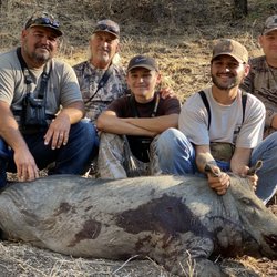 Hogs Wild Hunting Ranch - Three generations together enjoying jake Gonsalez huge sow