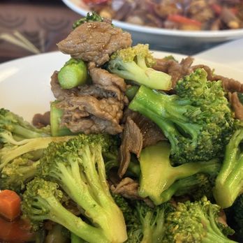 Dong Ting Spring - Broccoli Beef介兰牛 - Chinese Near Me - Thousand Oaks, California