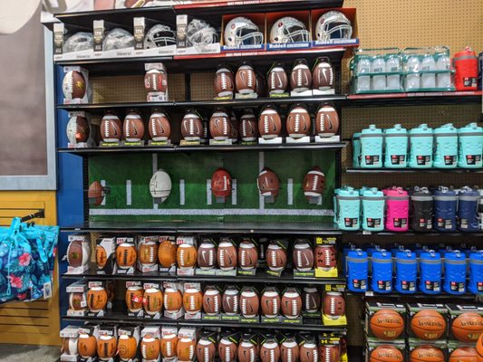 DICK'S Sporting Goods by null