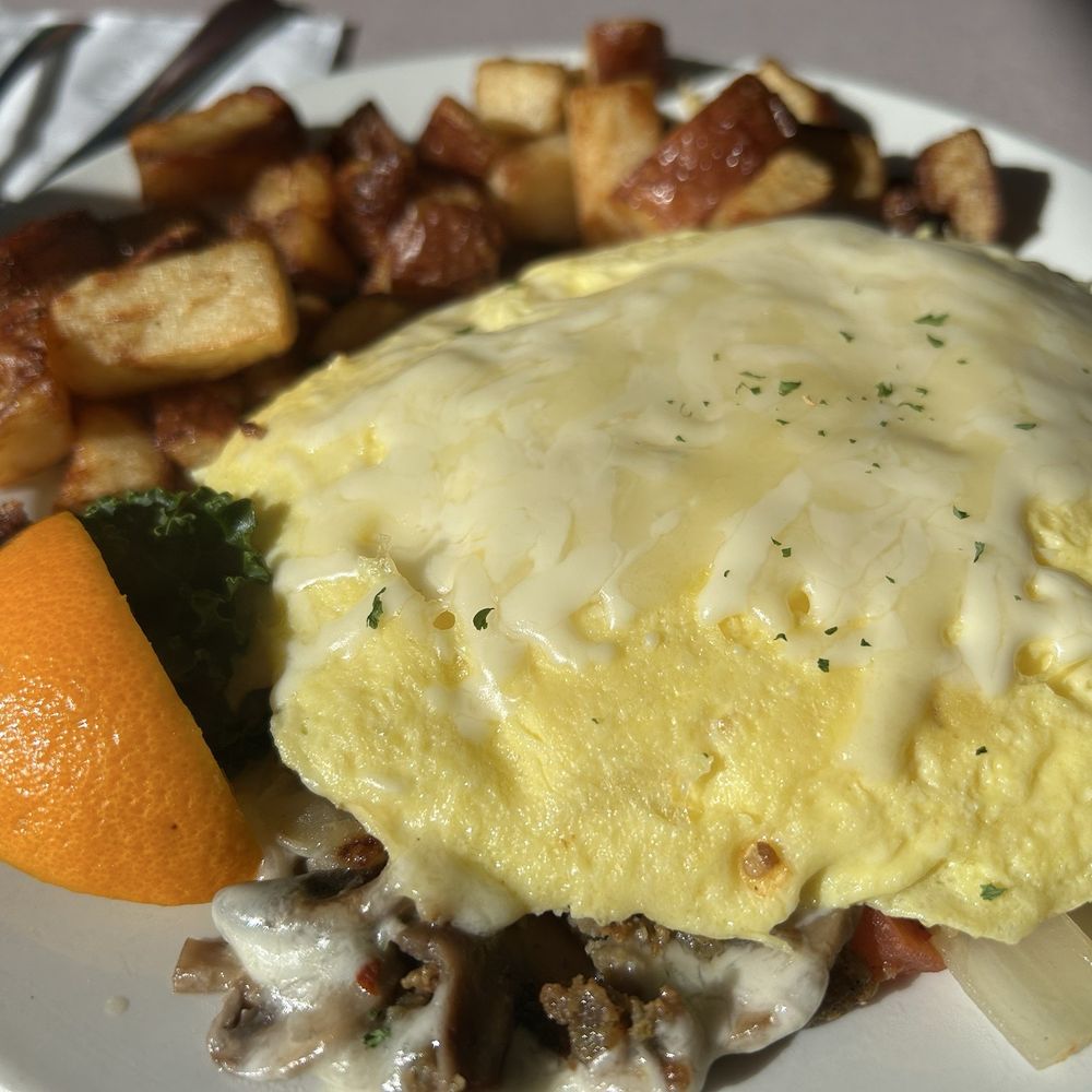 Bette's Place - Veggie omelette (add sausage) with red potatoes - Breakfast & Brunch Near Me - Hood River, Oregon Bette's Place - Veggie omelette (add sausage) with red potatoes - Breakfast & Brunch Near Me - Hood River, Oregon