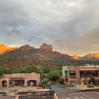 Matterhorn Inn - The quaint little town with the beautiful mountains behind them. - Hotels Near Me - Sedona, Arizona Matterhorn Inn - The quaint little town with the beautiful mountains behind them. - Hotels Near Me - Sedona, Arizona