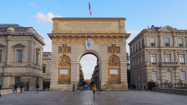 Arc de Triomphe by null