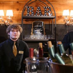PR Bartending & Waitstaff - Sharp-dressed teams are our trademark