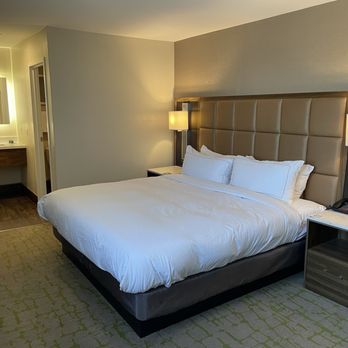 DoubleTree by Hilton Huntington - Room 706 - Hotels Near Me - Huntington, West Virginia DoubleTree by Hilton Huntington - Room 706 - Hotels Near Me - Huntington, West Virginia