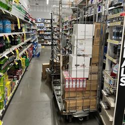 Dollar General - Merchandise on one aisle!