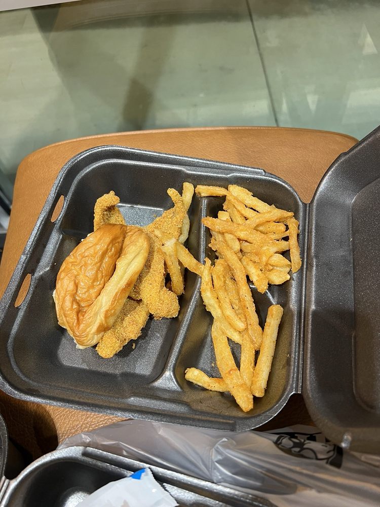 GOLDEN CHICK Updated June 2024 6218 US Hwy 98, Hattiesburg