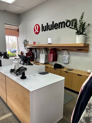 lululemon by null