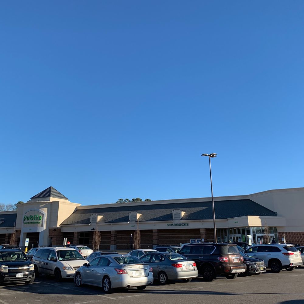 Publix - a parking lot full of parked cars - Pharmacy Near Me - Colonial Heights, Virginia