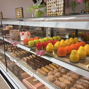 Altadena Bakery - Desserts Near Me - Burbank, California