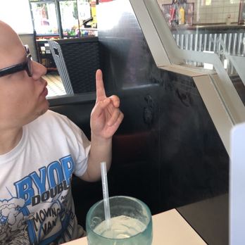 Steak ’n Shake - Booth seat. Filthy side walls - Fast Food Near Me - Dayton, Ohio