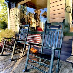 Leipers Fork Market - Chill out in the porch