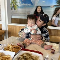 Liggle Land - Smooches while dining in.