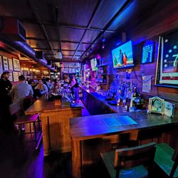 Lola's A Neighborhood Bar