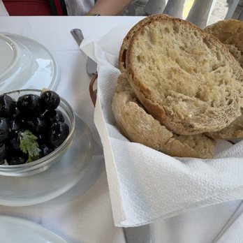 Restaurante Pinóquio - Olives and garlic bread - Seafood Near Me - Lisbon, 11