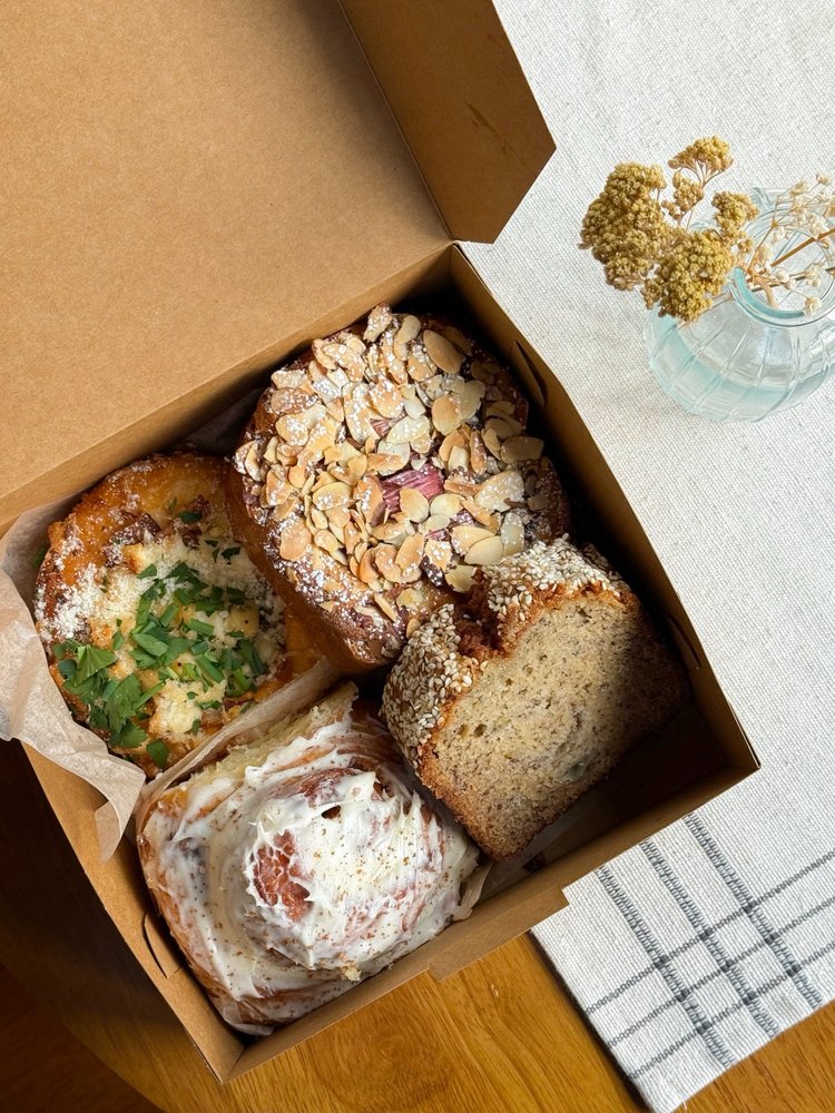 Poppy Bakery Logo