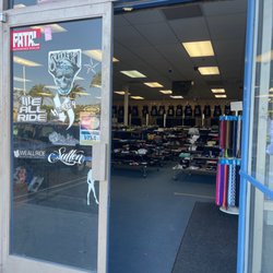 T Shirt Warehouse - This is the Entrance