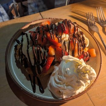 Zinneken's - Harvard Square - Liege waffle with strawberries, bananas, and Nutella sauce - Belgian Near Me - Cambridge, Massachusetts