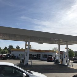 10th Street Market Liquor - Shell Gas