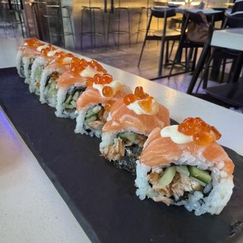 Glass Box San Diego - 3 Way Salmon Roll - Seafood Near Me - San Diego, California Glass Box San Diego - 3 Way Salmon Roll - Seafood Near Me - San Diego, California
