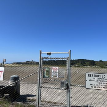 Pilot Light - Open outdoor seating in the back facing runway - Breakfast & Brunch Near Me - Half Moon Bay, California Pilot Light - Open outdoor seating in the back facing runway - Breakfast & Brunch Near Me - Half Moon Bay, California