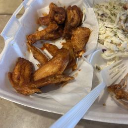 10 chicken wing dinner with coleslaw