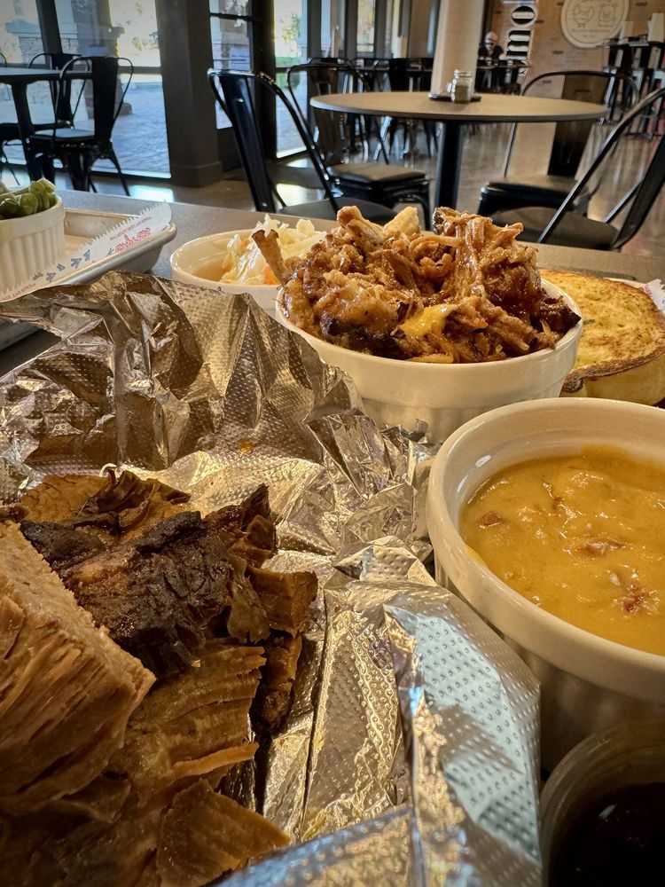 TWO SISTERS BROASTED CHICKEN & RIBS in 1469 E Lake Mead Pkwy, Henderson