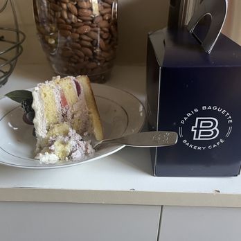 Paris Baguette - Blueberry Yogurt Cake - Bakeries Near Me - New York, New York Paris Baguette - Blueberry Yogurt Cake - Bakeries Near Me - New York, New York