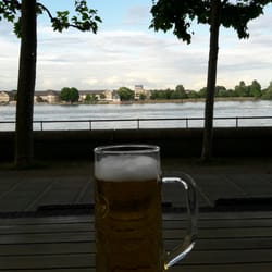 Weinstube Hilton - Ausblick von der Terrasse