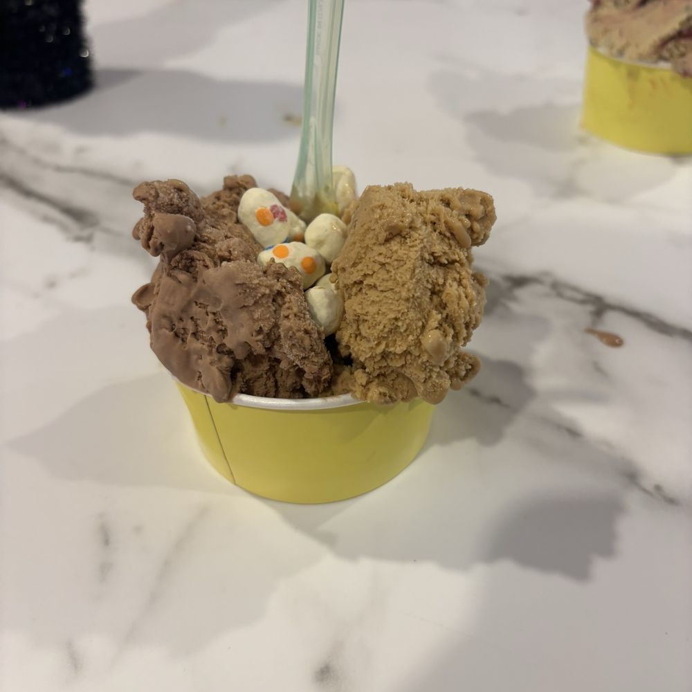 Latella at the Beach - Chocolate (left) and caramel macchiato (right) - Gelato Near Me - Carolina Beach, North Carolina Latella at the Beach - Chocolate (left) and caramel macchiato (right) - Gelato Near Me - Carolina Beach, North Carolina